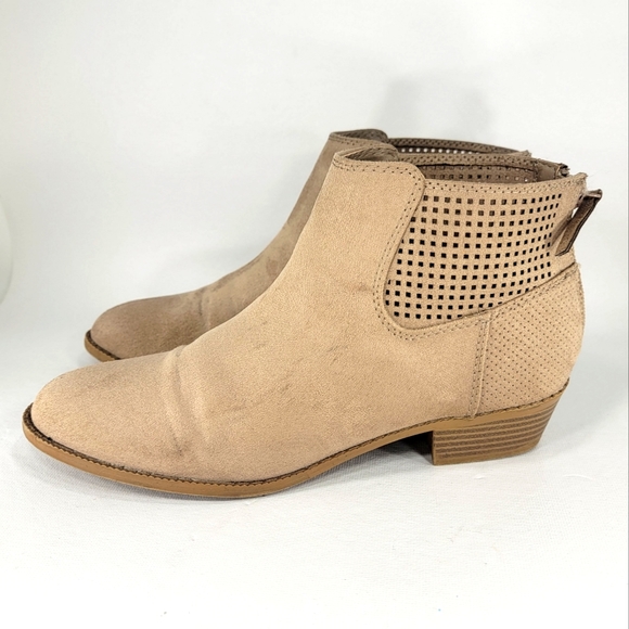 Justice Western Style, Taupe Microsuede, Bootie. Women's Size 8M - Picture 2 of 13